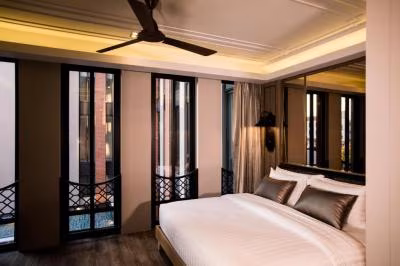 Deluxe Room Pool View (King Bed)